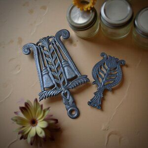 Vintage Wilton Cast Iron Trivets — Set of 2 Decorative Kitchen Hot Pads — Floral